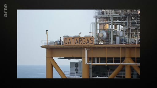 Vue d'une plateforme offshore de la compagnie Qatargas, spécialisée dans l'exploitation du gaz naturel au Qatar.