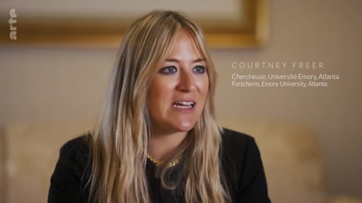 Courtney Freer, chercheuse à l'Université Emory d'Atlanta, est interviewée dans cette séquence. Elle apporte son expertise académique sur le sujet traité dans le reportage.
