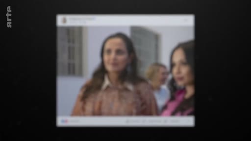 Une capture d'écran d'une interface de réseau social présentant une photographie de plusieurs femmes, dont une femme au premier plan portant un haut à motifs, dans un contexte de reportage ou de documentaire diffusé sur Arte.