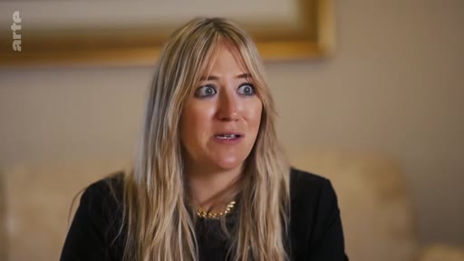Une femme blonde aux cheveux longs s'exprime face caméra lors d'une interview télévisée, avec le logo de la chaîne Arte visible en haut à gauche.