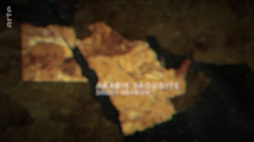 Une carte stylisée de l'Arabie saoudite affichée à l'écran, utilisée pour illustrer un reportage sur le pays.