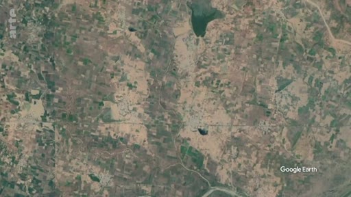 Vue satellite montrant une étendue de savane et de terres agricoles, illustrant les écosystèmes et l'utilisation des sols dans le cadre d'un reportage sur le rôle du carbone dans les savanes.