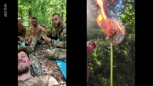 Des soldats ukrainiens en tenue de camouflage se reposent et mangent dans une zone boisée, tandis qu'une image en médaillon montre une fleur en train de brûler. Cette séquence illustre le quotidien des militaires ukrainiens sur le front.