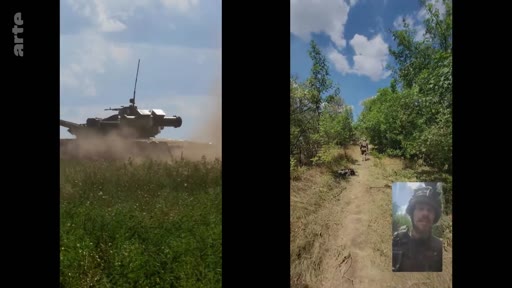 Un soldat ukrainien en tenue de combat filme une vidéo à la première personne montrant un char de combat en mouvement sur le terrain et son propre visage dans une incrustation, illustrant les opérations sur le front.