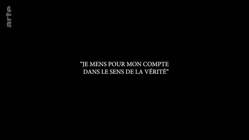 Une citation philosophique s'affiche à l'écran sur un fond noir, interrogeant la notion de vérité et de mensonge.